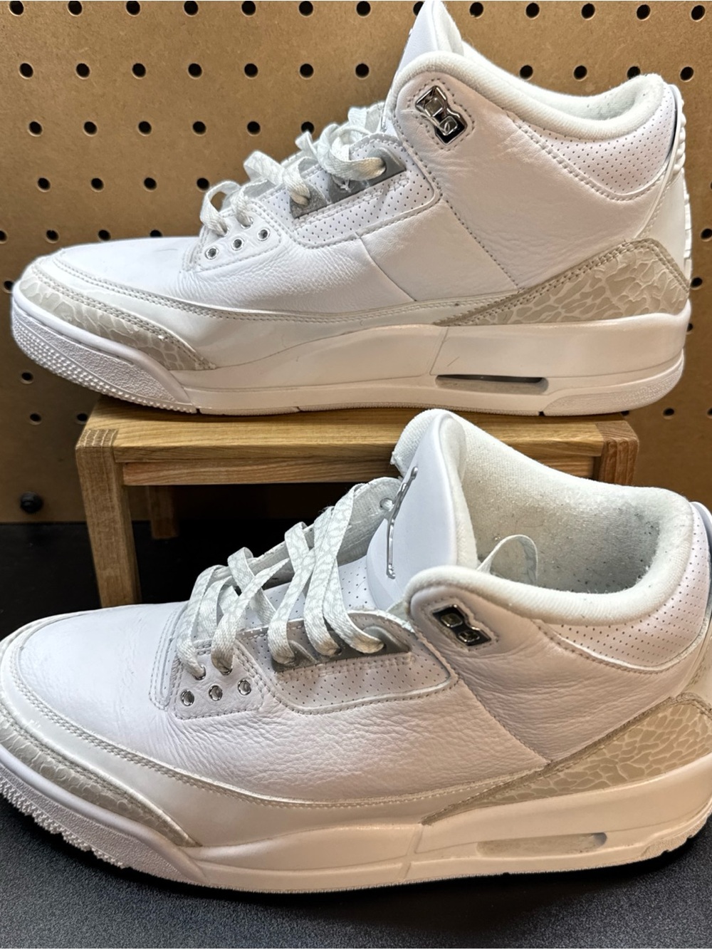 Jordan Men’s 3 retro 2025- sz10